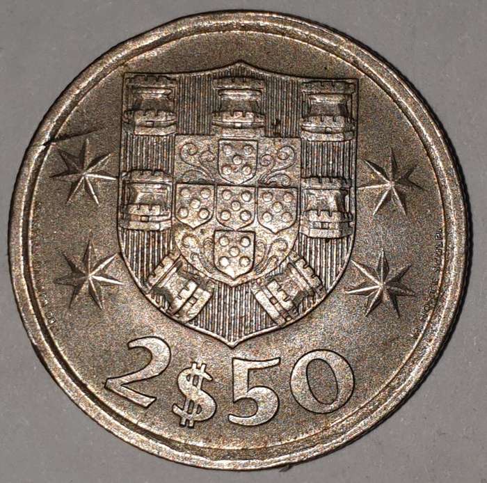 1980 - 2.5 ESCUDOS - 2$50 - 2 1/2 - PORTUGAL - PORTUGUESA - KM#590 - COPPER-NICKEL - PORTUGUESE